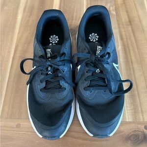 Black Nike kids Sneakers shoes size 4.5 Y